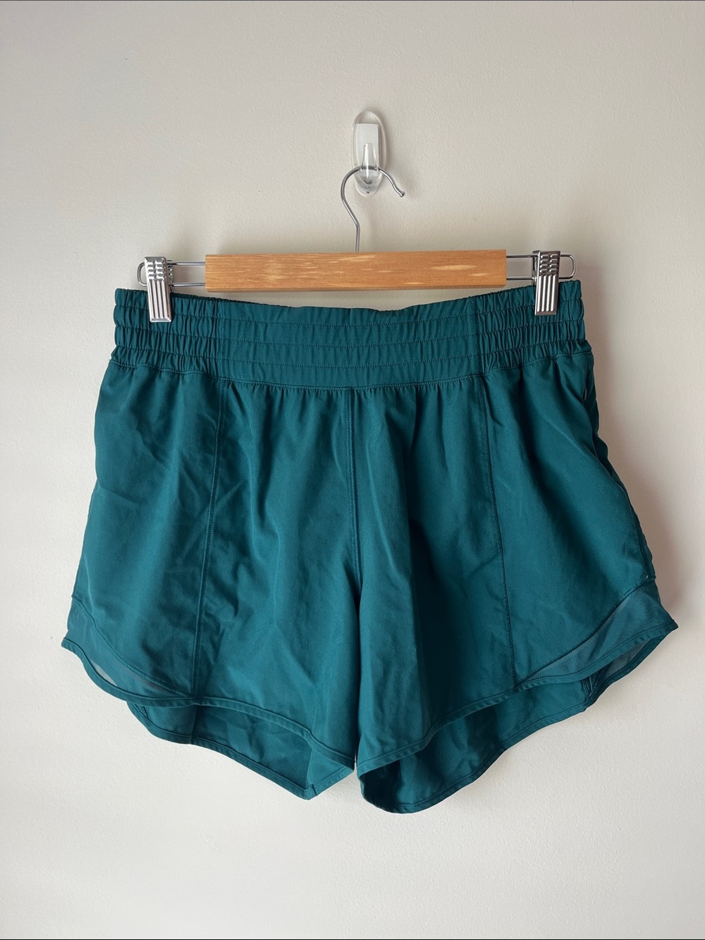 lululemon athletica Hotty Hot high-rise 4”shorts